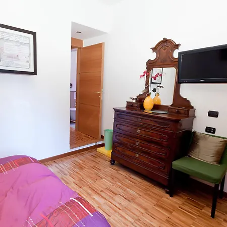 Pensjonat Ecohouse & Bioveg Cafe Rzym